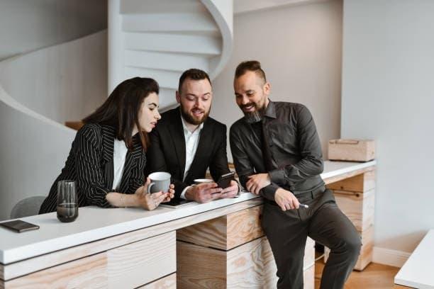 E Cigs buying guide for beginners with top brands of e cigarettes and why E Cigs remain the best value