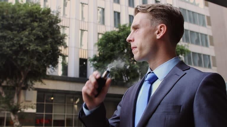 Essential guide to choosing an e cigarette starter kit for trực tiếp bóng đá fans and match night enjoyment