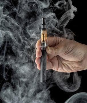elektronická cigareta in focus as e-cigarettes vs traditional cigarettes debate evolves across science, policy and consumer choices