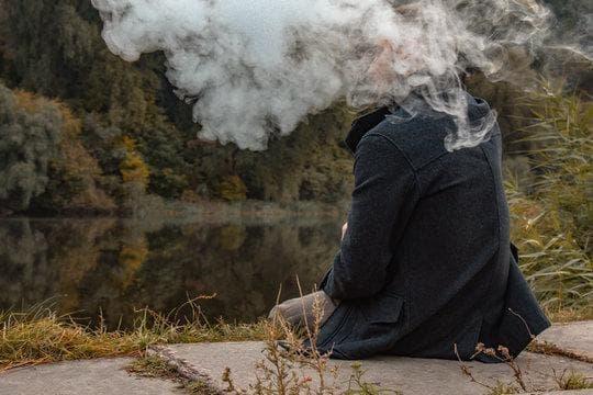 E-cigareta users weigh whether e cigarettes cause cancer and explore if they are a safer alternative